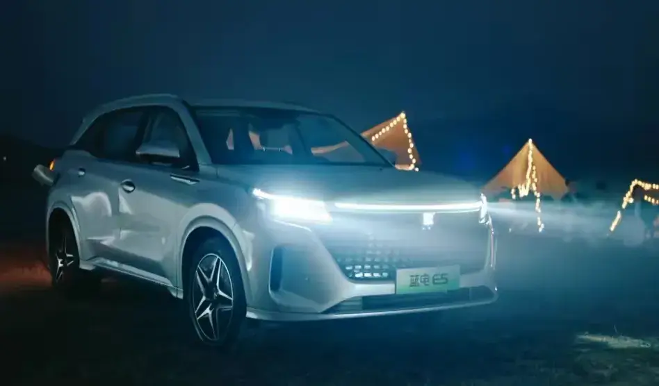 藍(lán)電E5中型SUV正式上市,賣9.98萬,問界還不急?