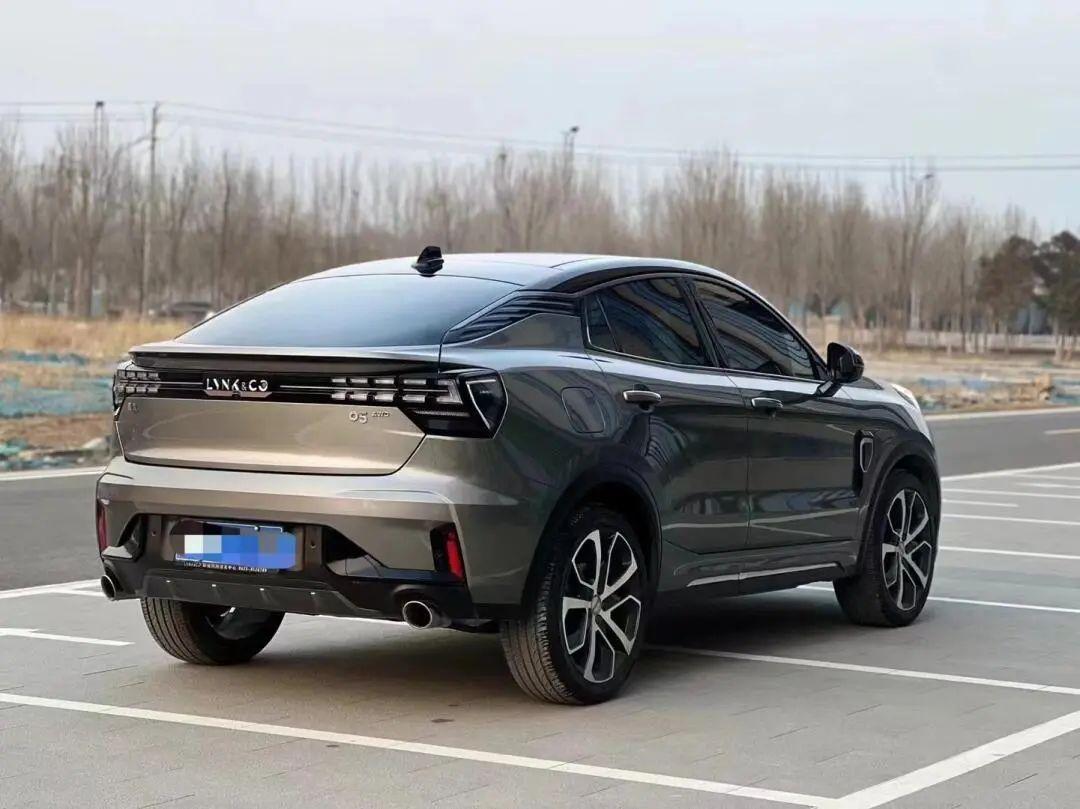 吉利銷量最慘的車型,領(lǐng)克05為啥沒人買?價格貴、空間小,油耗高