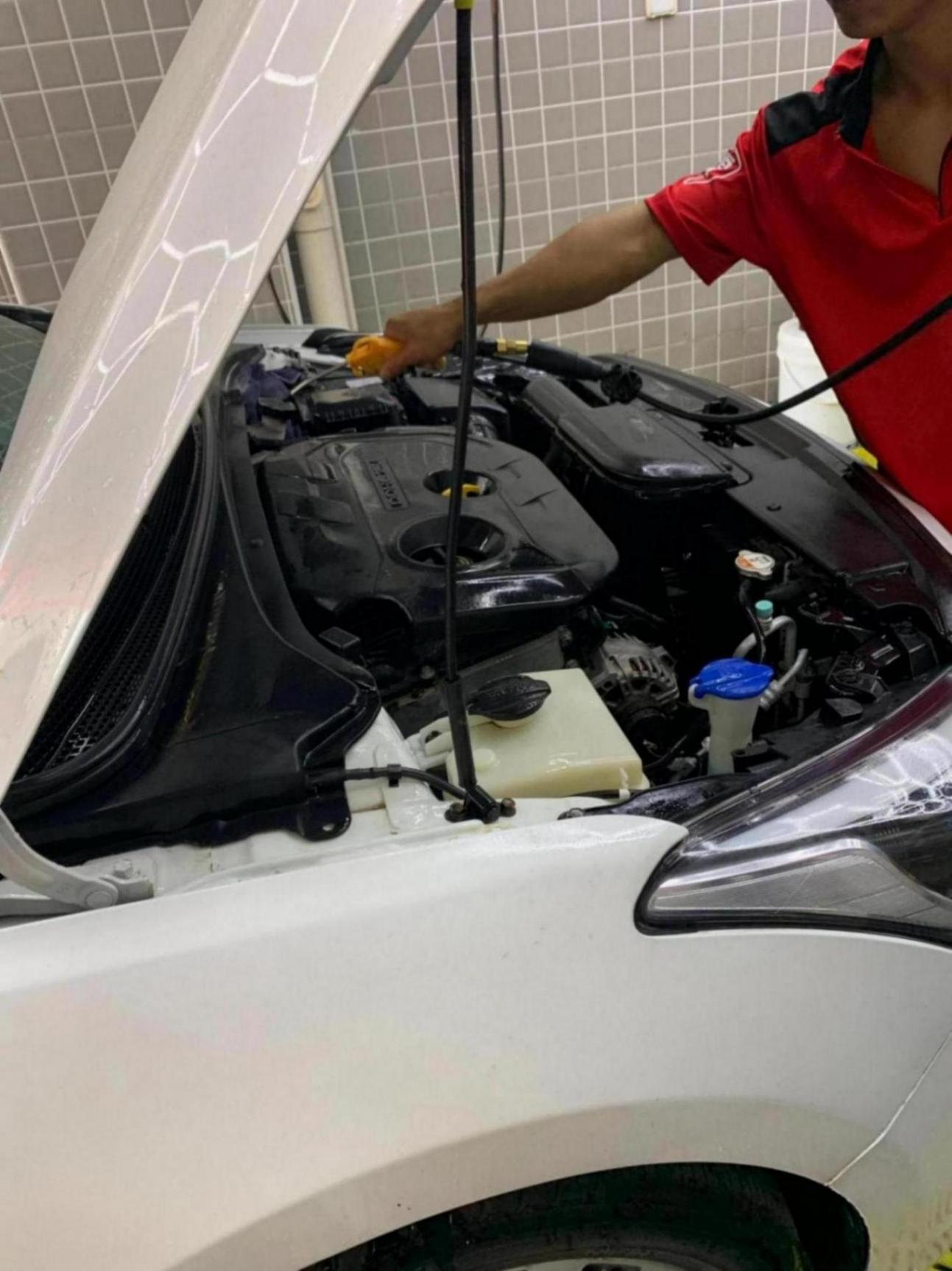 發(fā)動(dòng)機(jī)艙臟了可以用水洗嗎?對用車會(huì)不會(huì)有影響,內(nèi)行人告訴你