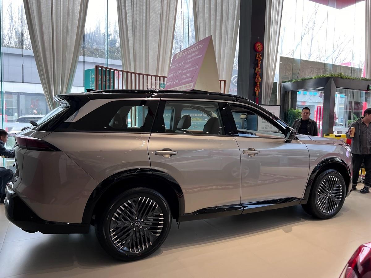 家族旗艦SUV 探店實(shí)拍日產(chǎn)探陸 售價(jià)23.98萬(wàn)起生不逢時(shí)?