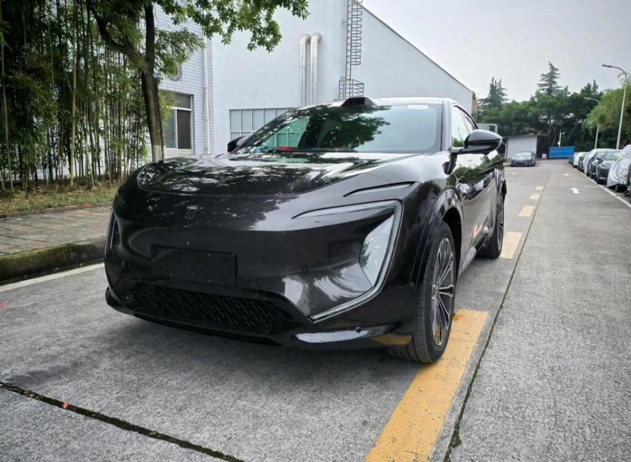 車尾設(shè)計(jì)非常個(gè)性,阿維塔07實(shí)車圖曝光