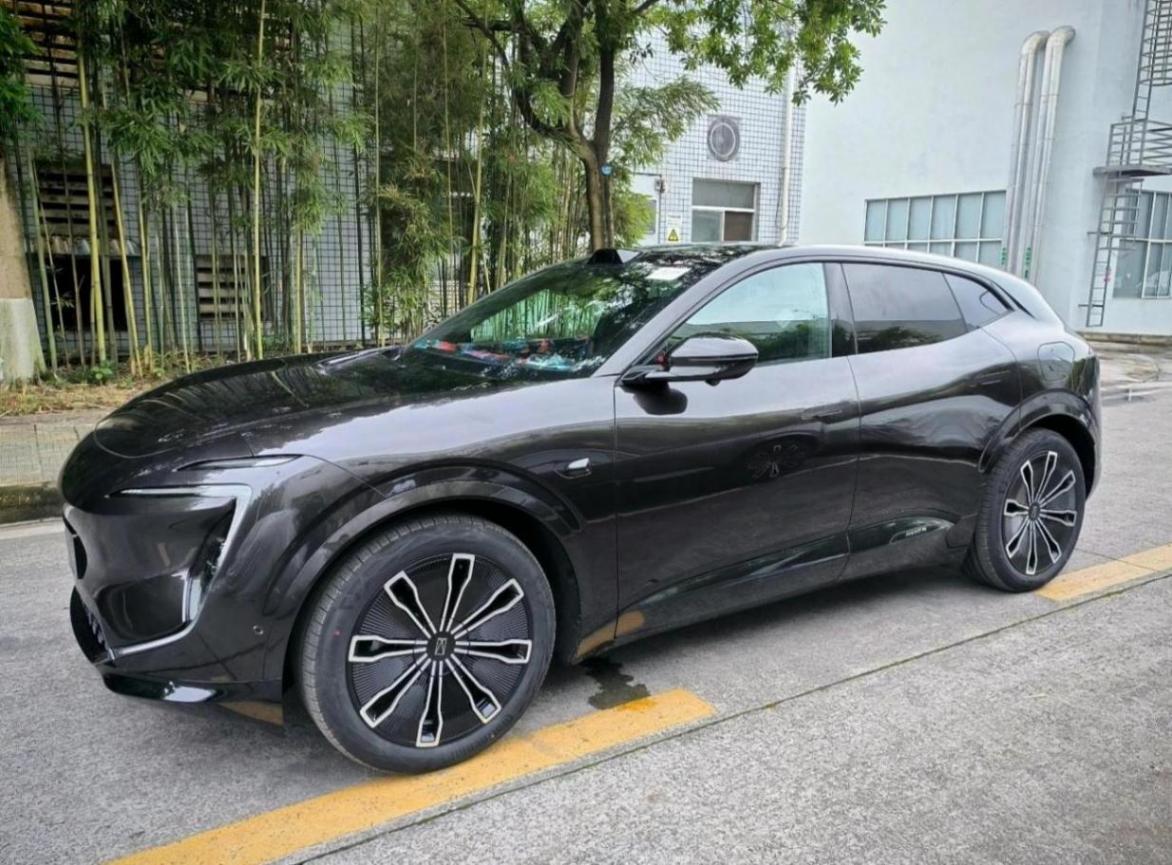 車尾設(shè)計(jì)非常個(gè)性,阿維塔07實(shí)車圖曝光