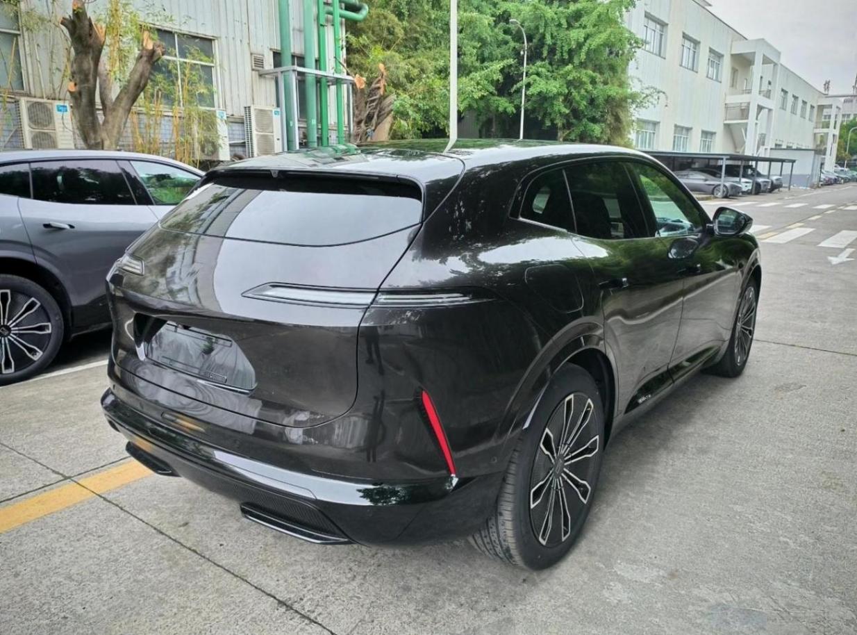 車尾設(shè)計(jì)非常個(gè)性,阿維塔07實(shí)車圖曝光