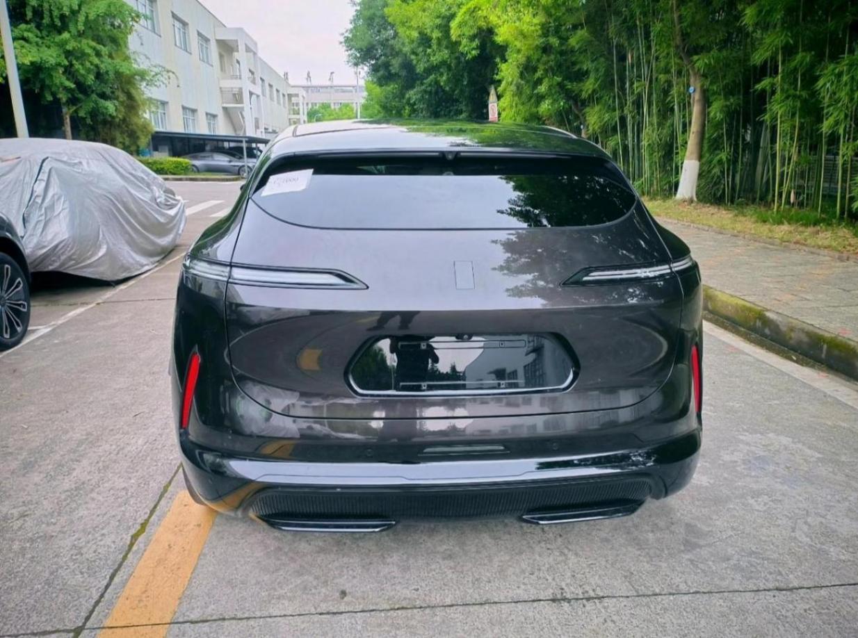 車尾設(shè)計(jì)非常個(gè)性,阿維塔07實(shí)車圖曝光