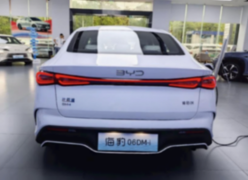 比亞迪海豹06實車進店,與自家秦L同質化,差異在于審美不同