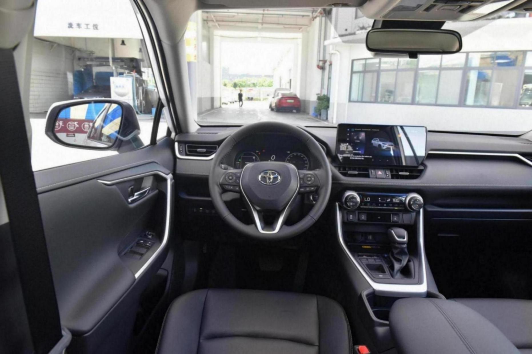 一箱油跑1078km,三大件穩定可靠,好開又保值,帶你看RAV4榮放