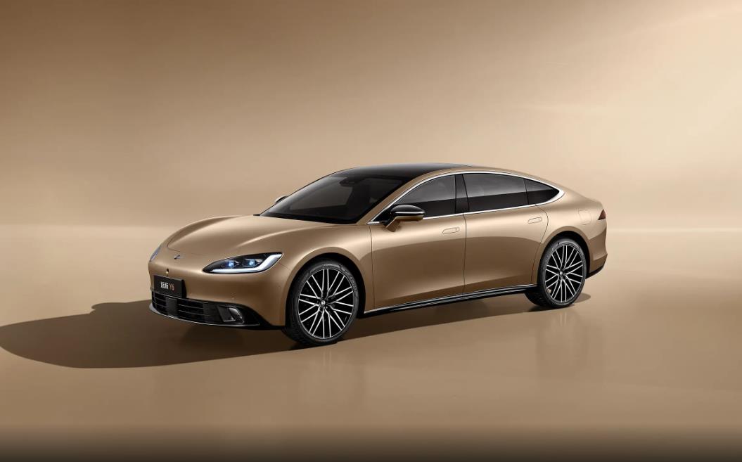 卡車廠的電動(dòng)車能買?5.27米大車26萬(wàn)多,720公里續(xù)航3.2秒破百