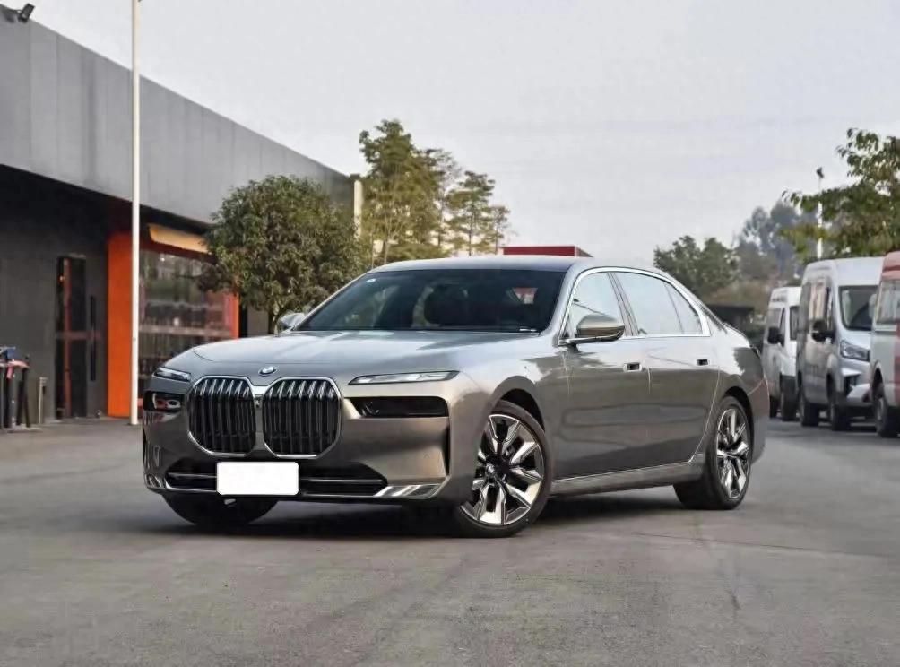 車界爆料!寶馬7系霸氣歸來,240萬豪車你敢買嗎?
