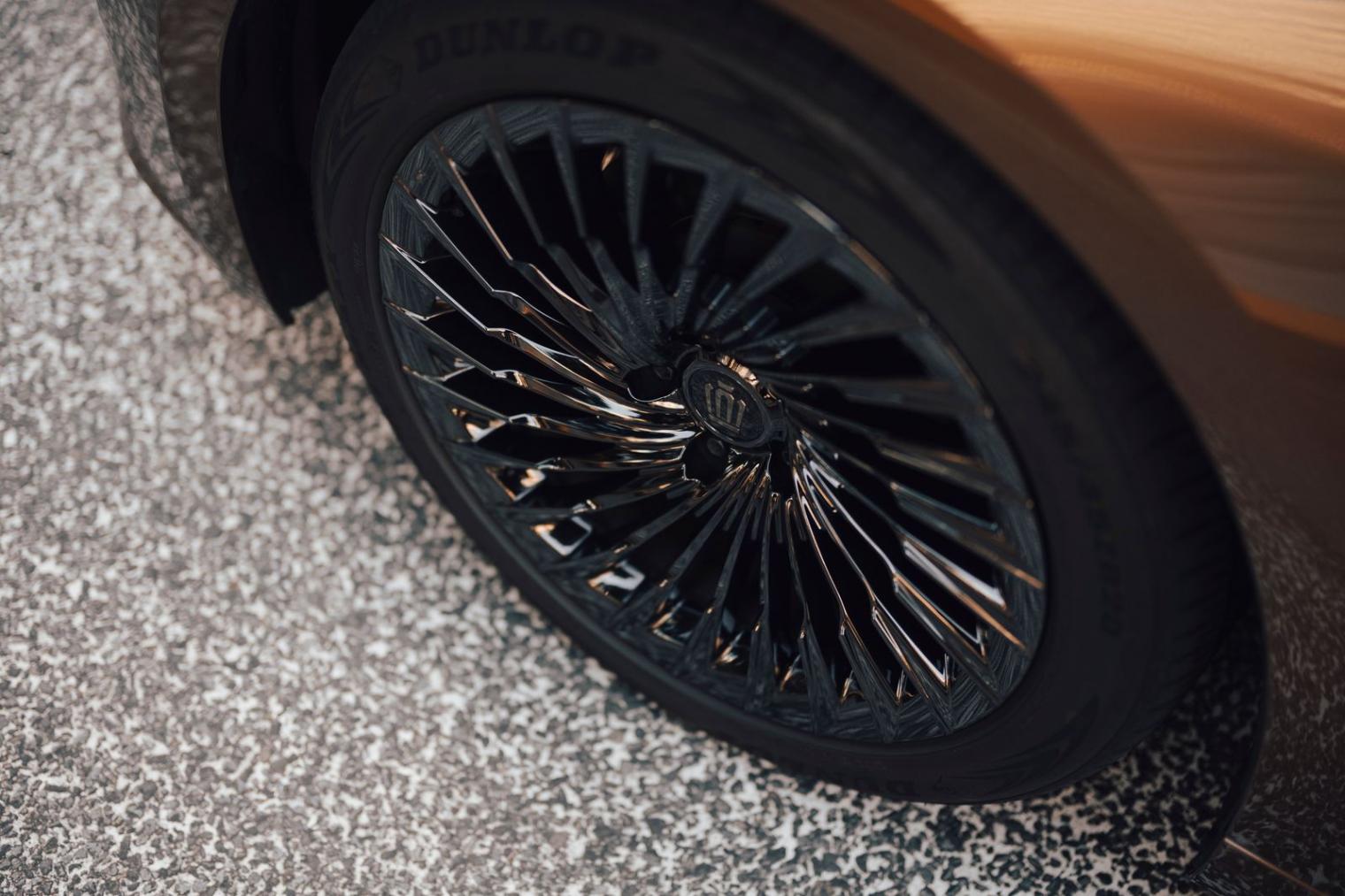新時(shí)代的新轎車:豐田 Crown 試駕
