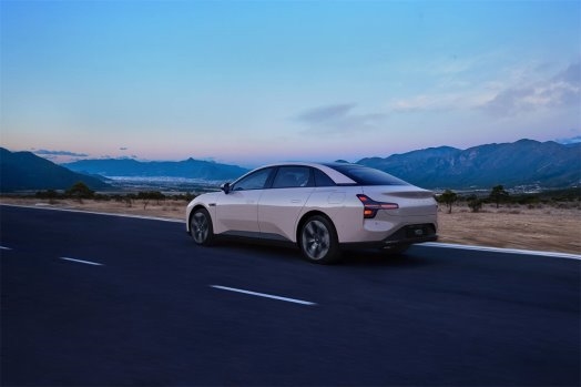 十幾萬的電動車卷成這樣了?領(lǐng)克Z20、大眾ID.3、小鵬MONA M03選誰