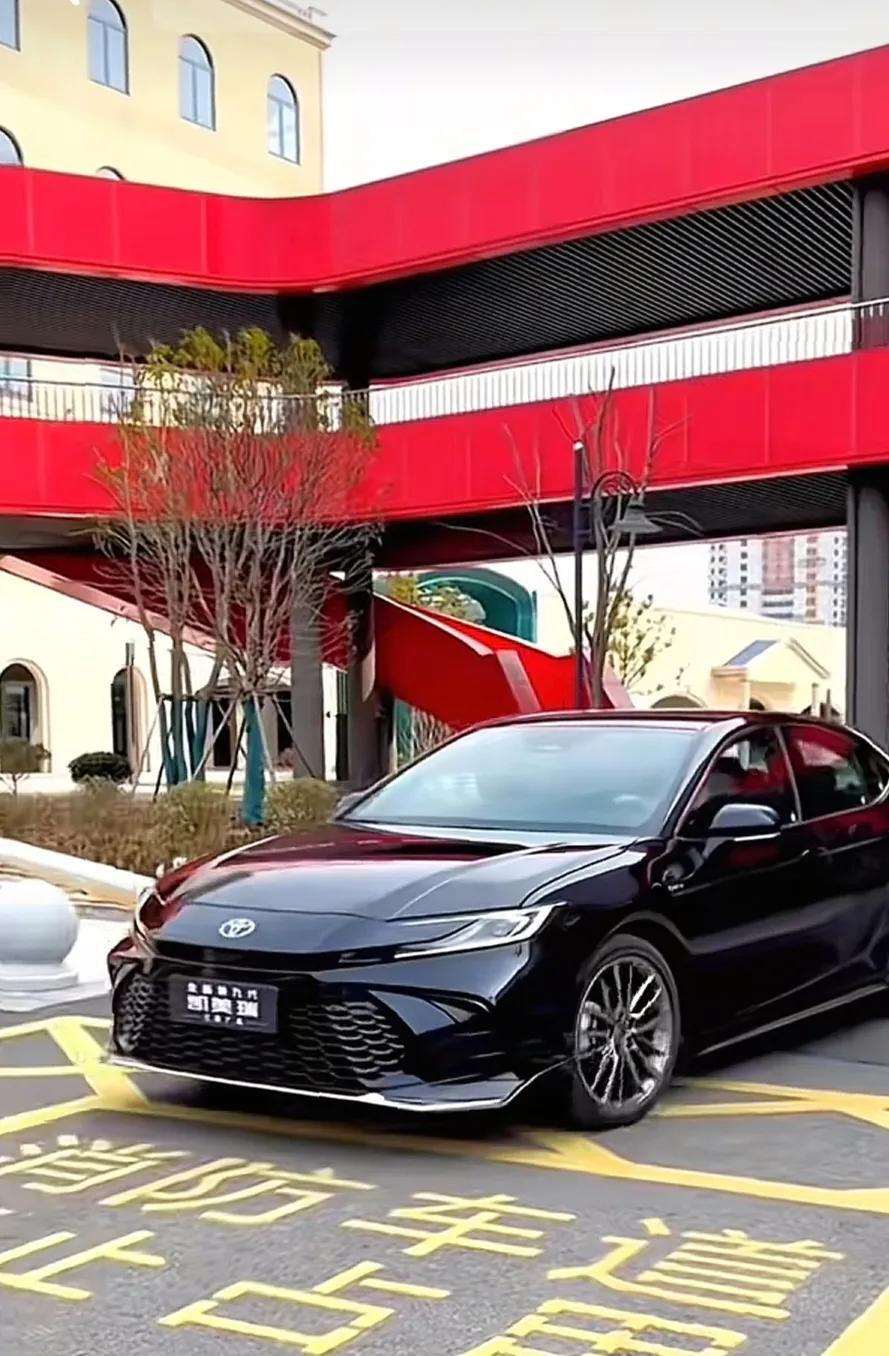 2025年性價(jià)比最高的三款B級(jí)車 紅旗H5 大眾帕薩特B9 豐田凱美瑞