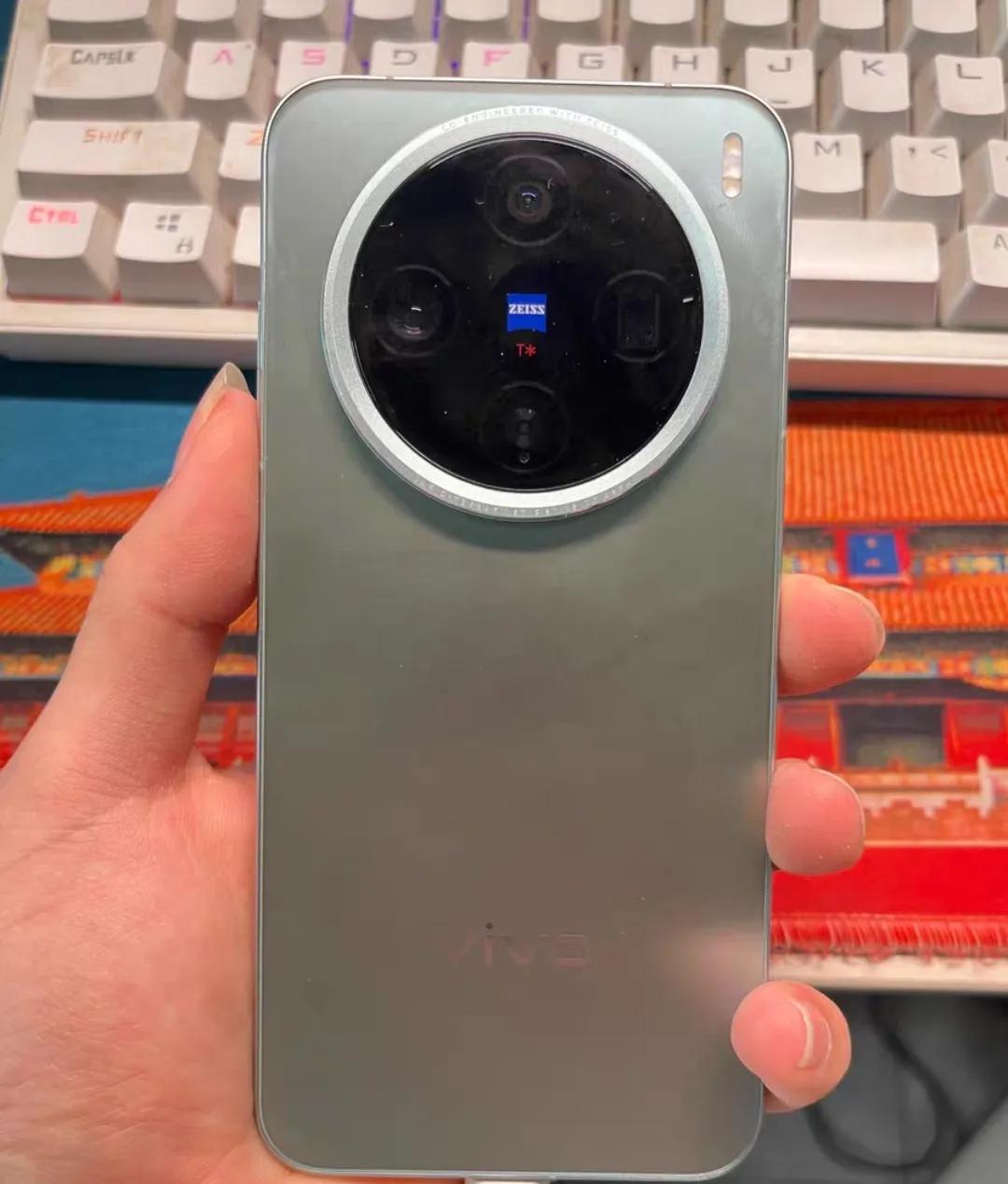 單手掌控的旗艦體驗:vivo X200 Mini用三千元證明小屏仍是剛需